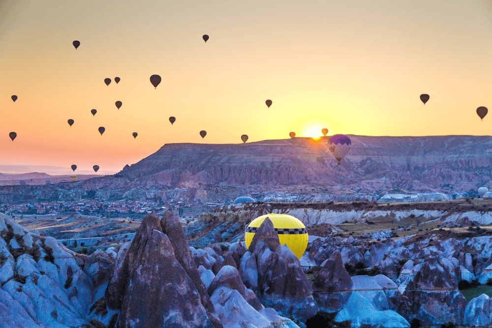 Digital nomads in Türkiye can take a break by hiking through majestic mountains like Mount Ararat or soaking in the otherworldly landscapes of Cappadocia with its fairy chimneys.